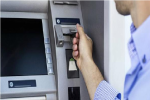 Cướp tiền của người ngoại quốc trong trụ ATM