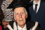 Cụ ông 95 tuổi tốt nghiệp Đại học Oxford