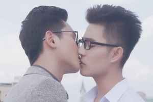 Phát sốt với nụ hôn ngọt lịm của thầy giáo - học trò trong bộ phim đam mỹ Việt hot nhất hè 2018