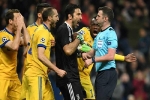 UEFA xử phạt thủ môn Buffon vì thóa mạ trọng tài