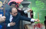 Thủ tướng Nguyễn Xuân Phúc dâng hương tại Đền Hùng trong mưa
