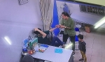 Bác sĩ BV Xanh Pôn bị người nhà bệnh nhi đấm liên tiếp vào mặt