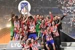 Real chúc mừng Atletico sau trận chung kết Europa League