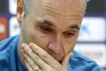 Iniesta rơi lệ khi thông báo chia tay Barca