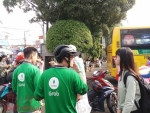 Hành khách ở bến xe Miền Đông bị Grabbike ‘chặt chém'
