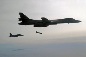 Oanh tạc cơ B-1B Mỹ diệt mục tiêu bằng tên lửa chống hạm tầm xa