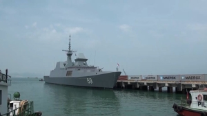 Tàu khu trục tên lửa của Hải quân Singapore cập cảng Đà Nẵng